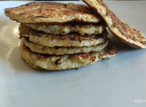 Una foto de Panquequitos de banana y avena para bebé