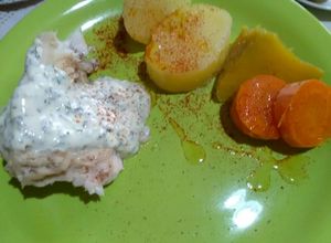 Una foto de Pez pollo con toque de mayonesa y verduras