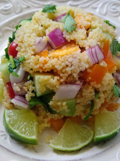 【夏日簡易】古斯米沙拉佐香菜萊姆醬汁 的食譜成品照片