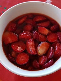 Una foto de Fresones con crema de Módena y Cítricos