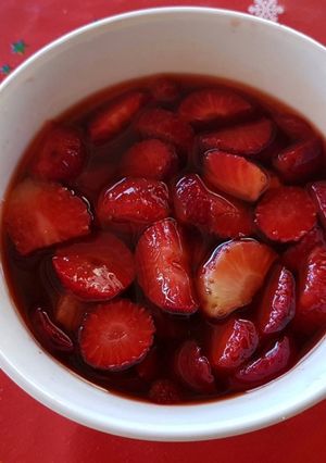Una foto de Fresones con crema de Módena y Cítricos
