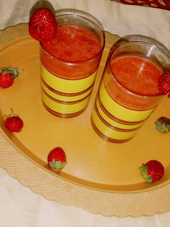 स्ट्रॉबेरी मॉकटेल (strawberry mocktail recipe in Hindi) रेसिपी मुख्य फोटो