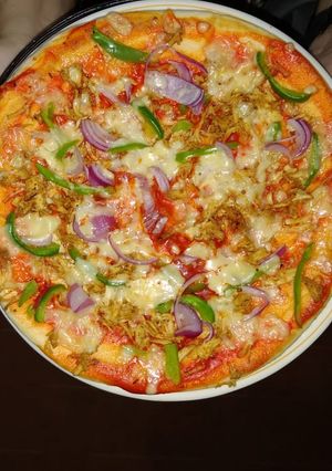 A picture of Spicy Tikka pizza.