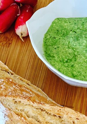 Une photo de Pesto de fanes de radis