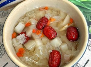 Hình của món Chè Lê Nấm Tuyết.