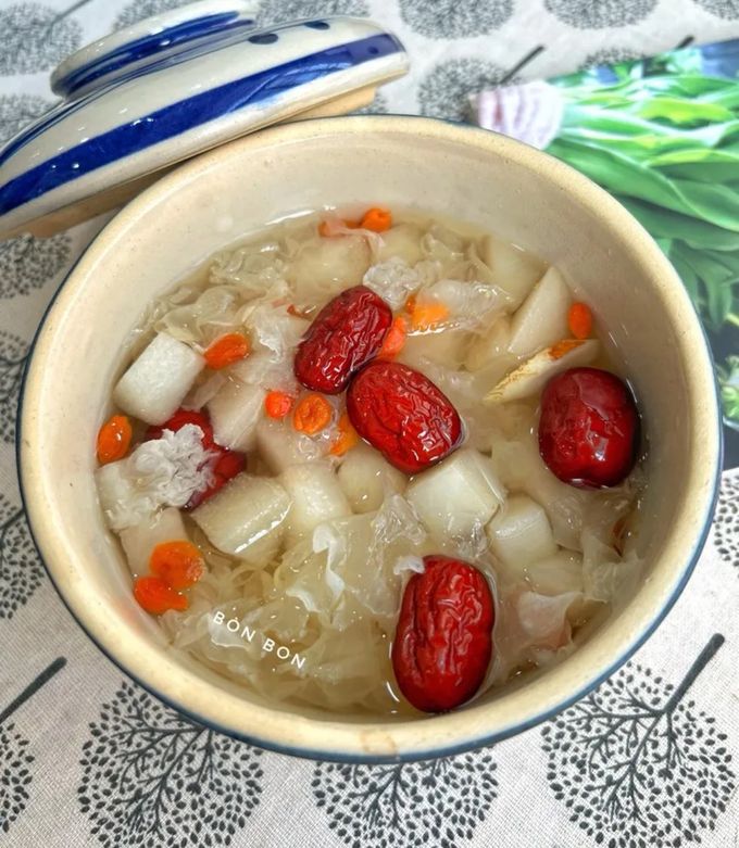Hình của món Chè Lê Nấm Tuyết.