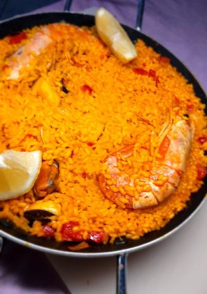 Una foto de Paella de marisco
