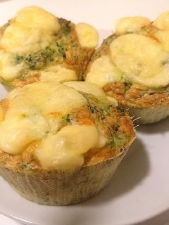 Una foto de Muffins de brócoli y puerro