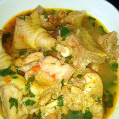 A picture of Chicken pepper soup with bitter leaf.