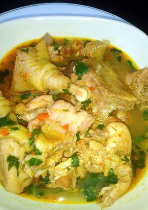 A picture of Chicken pepper soup with bitter leaf.