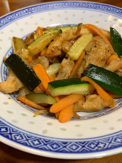 超快速家常菜!櫛瓜炒甜不辣 的食譜成品照片