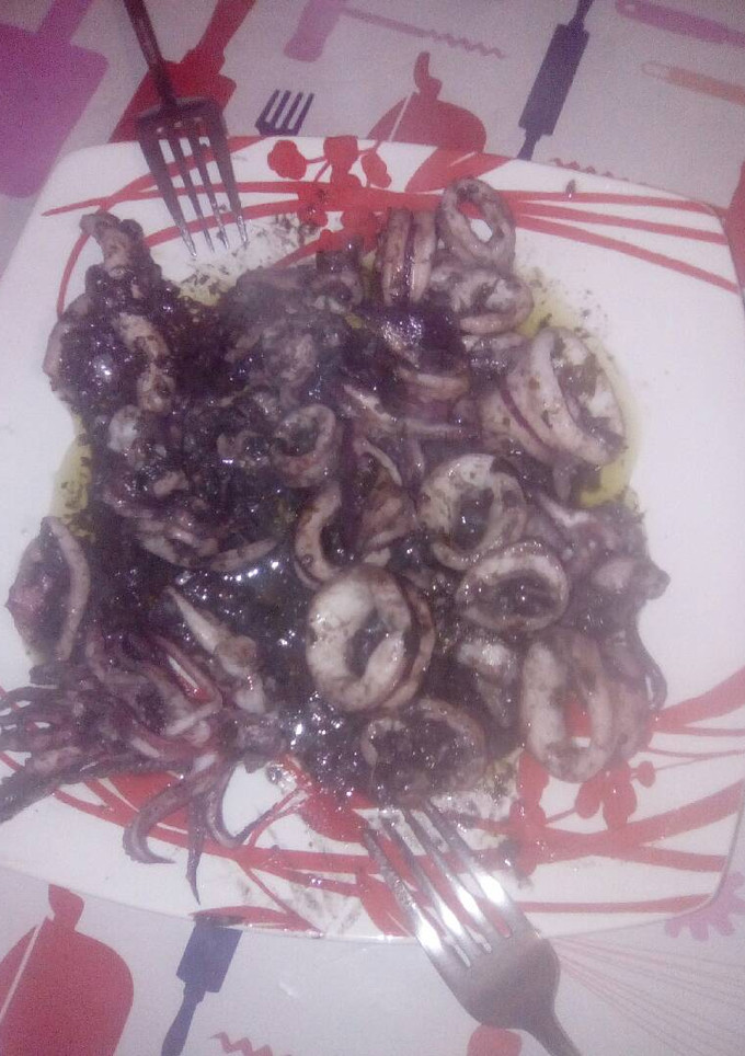 Una foto de Calamares en salsa verde