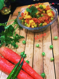 गाजर आलू मटर की सब्जी (Gajar aloo matar ki sabzi recipe in hindi) रेसिपी मुख्य फोटो
