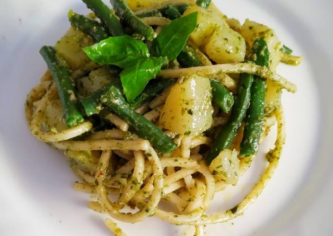 Passaggi a Fai Veloce Spaghetti quadrati con pesto di basilico patate e fagiolini