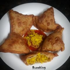 A picture of Crunchy Poha Samosa.
