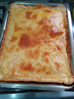Una foto de Torta de mortadela y queso
