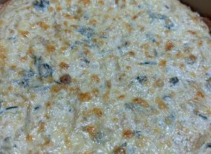 Foto de Quiche sem gluten de tofu com bacon e espinafre