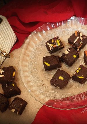 चॉकलेट बर्फ़ी (chocolate barfi recipe in Hindi) रेसिपी मुख्य फोटो