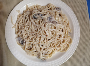 Una foto de Tallarines con crema - receta fácil