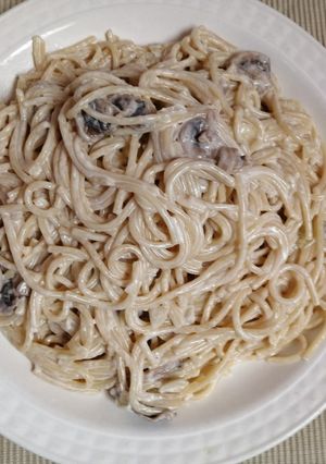 Una foto de Tallarines con crema - receta fácil