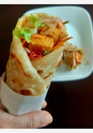 A picture of Kolkata style Chicken Kathi Roll.