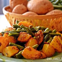 A picture of Aloo Beans with sesame seeds.