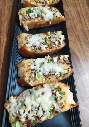 A picture of Cheesy Garlic Bread.