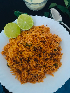 તવા પુલાવ (Tava Pulao Recipe In Gujarati) રેસીપી મુખ્ય ફોટો