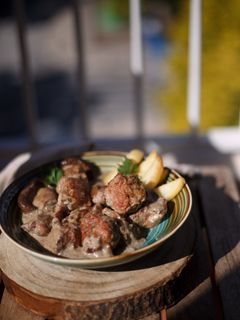 Una foto de Taquitos de pavo en salsa de setas 🍂 🍄