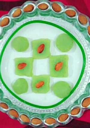 A picture of Coconut barfi.