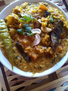 बंगाली मूंग दाल खिचड़ी (Bangali moong dal khichdi recipe in Hindi) रेसिपी मुख्य फोटो