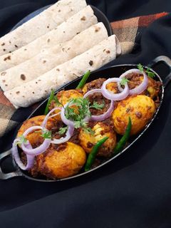 ढाबा स्टाइल ड्राई एग मसाला (Dhaba style dry egg masala recipe in Hindi) रेसिपी मुख्य फोटो