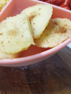 Una foto de Manzana con canela en el microondas BLW