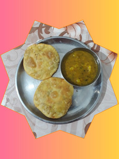 मूंग दाल कचौड़ी -आलू की सब्ज़ी (moong dal kachodi aloo ki sabzi recipe in Hindi) रेसिपी मुख्य फोटो