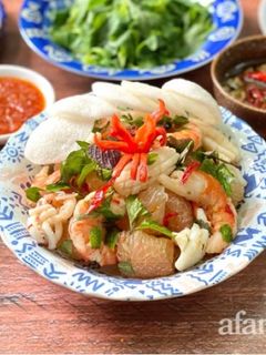 Hình của món Gỏi Bưởi Tôm Mực.