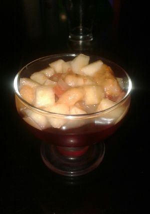 Una foto de Gelatina con ensalada de frutas!