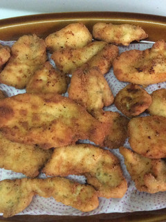 Una foto de Filetitos de pollo empanados🍗🐓🍋