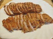Una foto de pechugas de pollo al horno pimenton