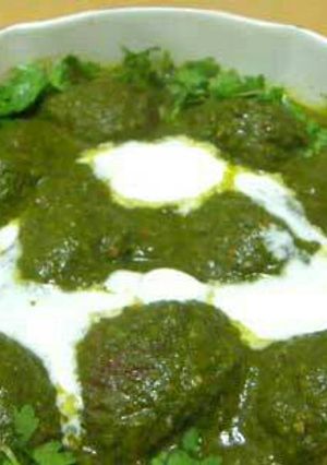 A picture of Malai Kofta with Spinach Gravy.
