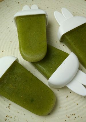 A picture of Aam panna popsicle.