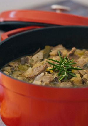 Una foto de Ternera con setas y calabacín en cocotte