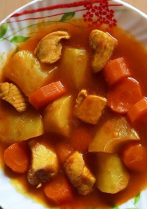 Una foto de Estofado de pollo con verduras
