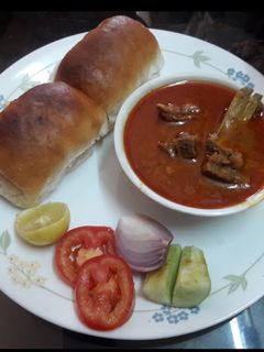 तांबडा रस्सा (tambada rassa recipe in marathi) रेसिपी चे मुख्य फोटो