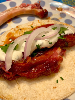 Una foto de Tacos de Costilla con Raita de Aceitunas (Dabiz Muñoz, Diverxo)