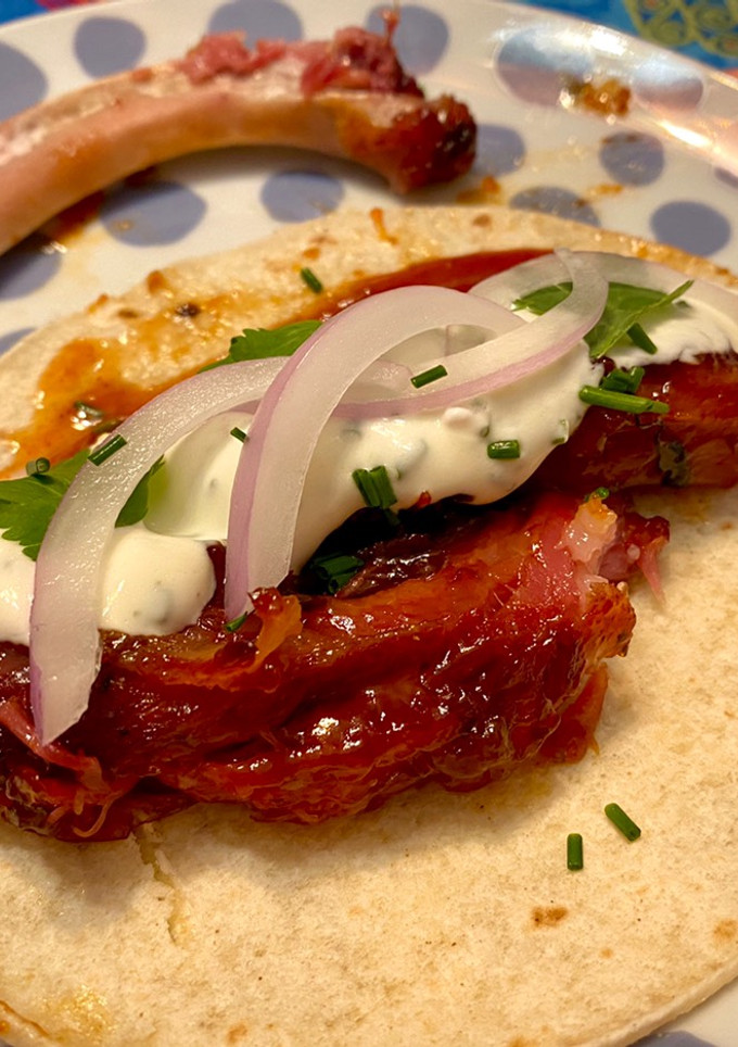 Una foto de Tacos de Costilla con Raita de Aceitunas (Dabiz Muñoz, Diverxo)