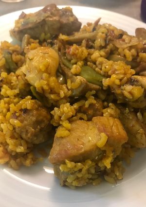 A picture of Valencian Paella with Artichokes, Meatballs, and Brown Rice.