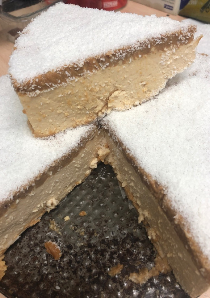 Una foto de 156. Tarta de queso y coco con dulce de leche (sin horno) (postre)