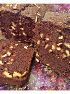Una foto de Brownies, sin tacc, sin chocolate, con masa madre. Muy rico! 😋