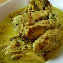 A picture of Opor Ayam Kampung lezat.