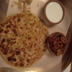 A picture of Aloo paratha.